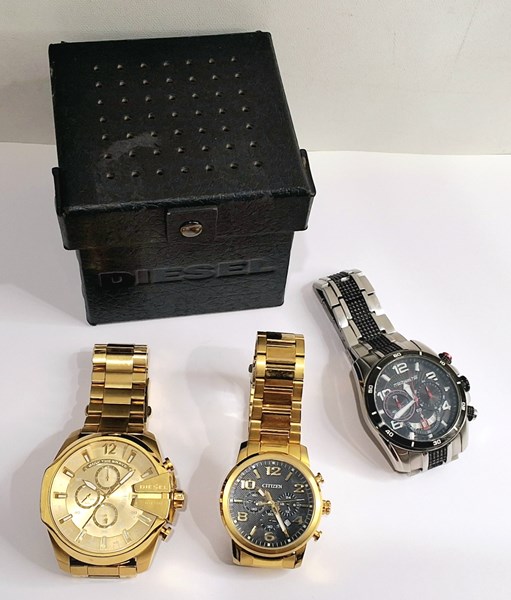 Lot 1031 - FASHION WATCHES