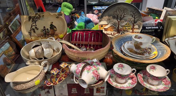 Lot 1466 - ASSORTED CHINA