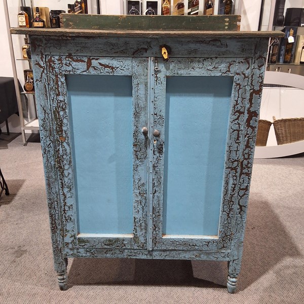 Lot 59 - CUPBOARD