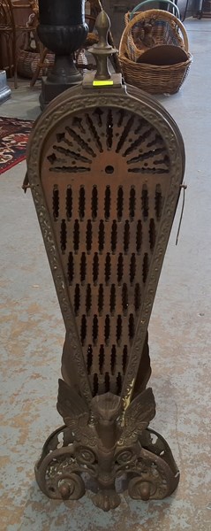 Lot 352 - FIRE SCREEN