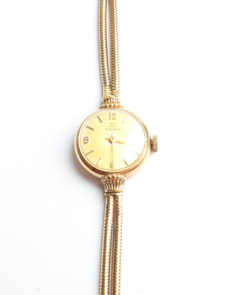 Lot 1030 - GOLD WATCH