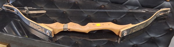 Lot 365 - COMPOUND BOW