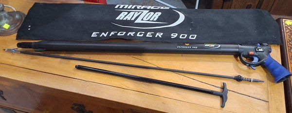 Lot 250 - SPEAR GUN