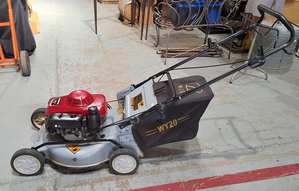 Lot 308 - LAWN MOWER