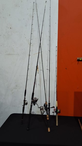 Lot 259 - FISHING RODS