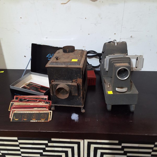 Lot 340 - PROJECTORS
