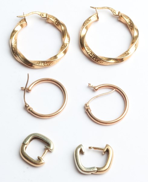 Lot 1016 - GOLD EARRINGS