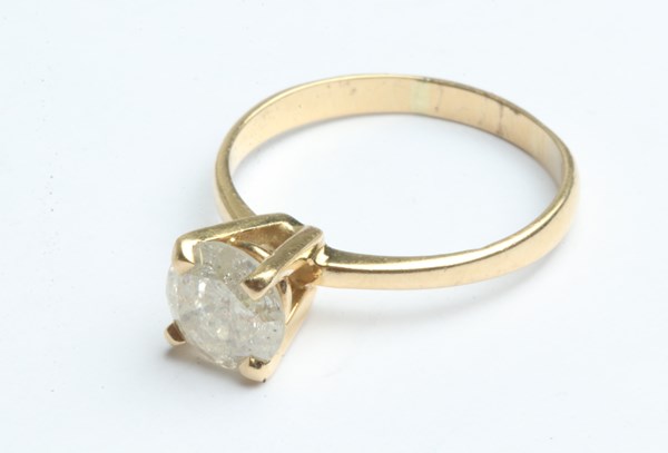 Lot 1006 - DIAMOND RING