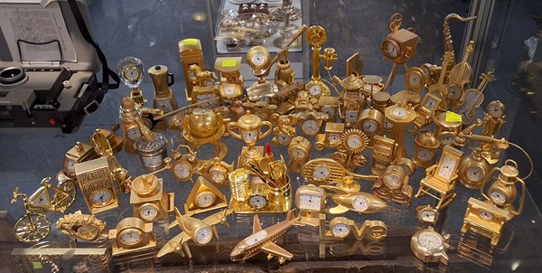 Lot 1494 - MINIATURE CLOCKS