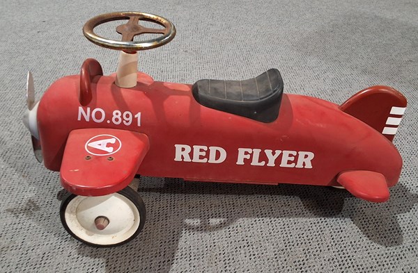 Lot 345 - TODDLER RIDE ON TOY