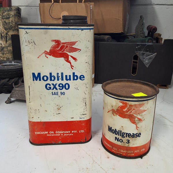 Lot 1124 - MOBIL GREASE & OIL TIN