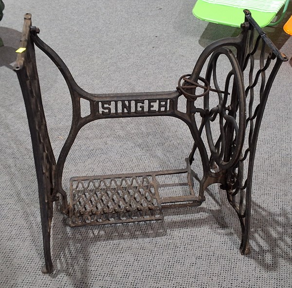 Lot 286 - TREADLE BASE