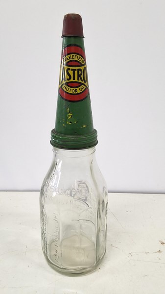 Lot 1123 - WAKEFIELD CASTROL OIL BOTTLE