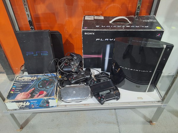 Lot 1550 - GAMING CONSOLES