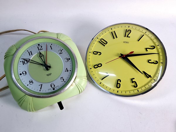 Lot 1192 - WALL CLOCKS
