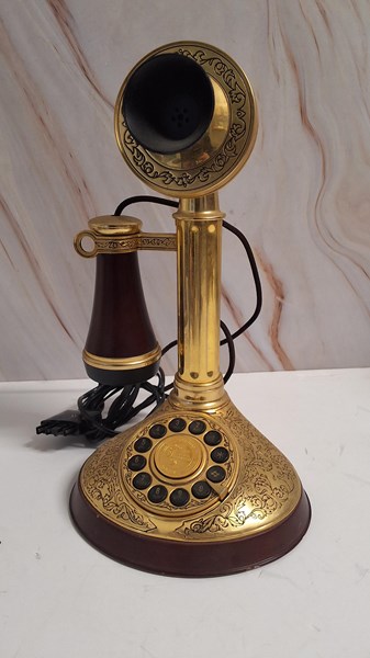 Lot 1413 - STICK TELEPHONE