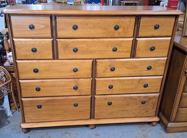 Lot 381 - CHEST OF DRAWERS
