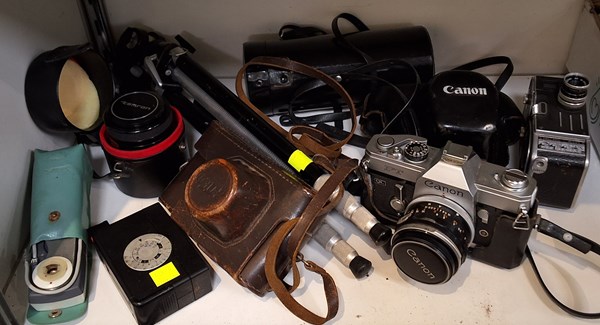 Lot 1435 - CAMERAS