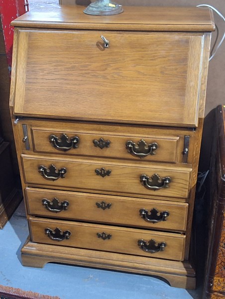 Lot 371 - PETITE BUREAU DESK