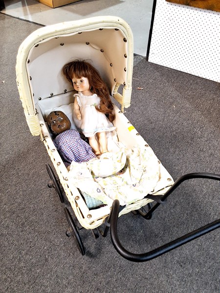 Lot 222 - DOLLS & PRAM