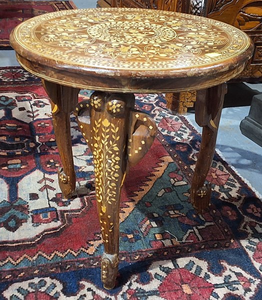 Lot 374 - SIDE TABLE