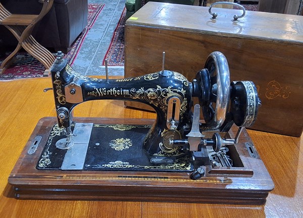 Lot 197 - VINTAGE SEWING MACHINE