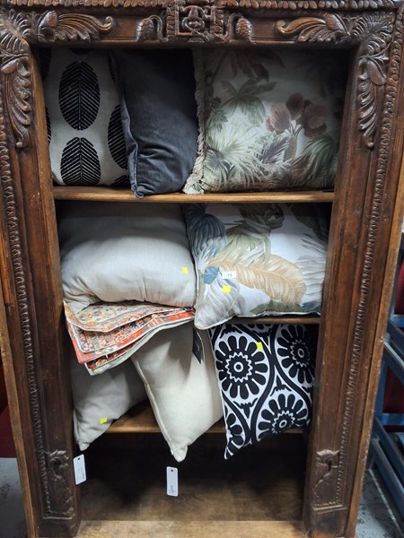 Lot 71 - CUSHIONS