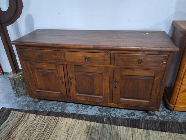 Lot 5 - SIDEBOARD