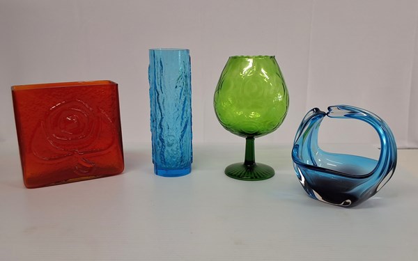 Lot 1307 - MID CENTURY GLASS