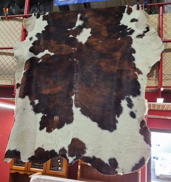 Lot 65 - COWHIDE
