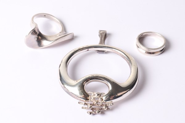 Lot 1022 - JEWELLERY