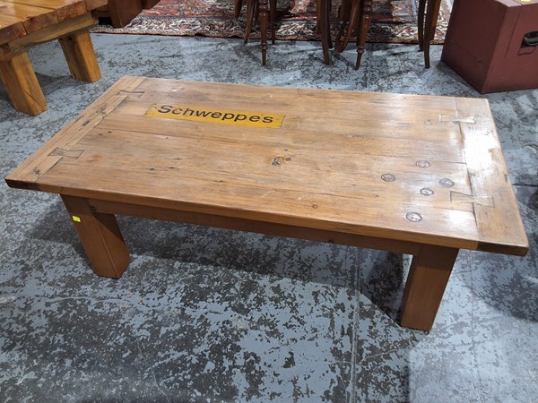 Lot 165 - COFFEE TABLE