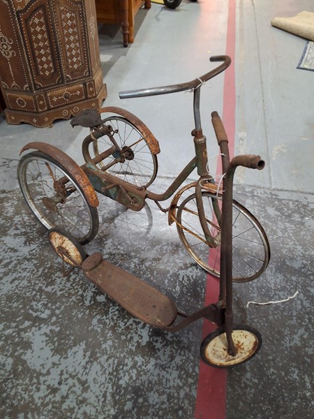 Lot 297 - TRICYCLE & SCOOTER
