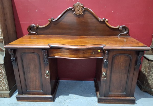 Lot 111 - SIDEBOARD