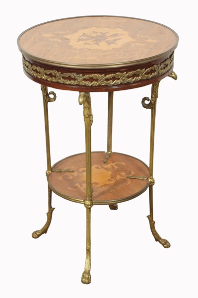 Lot 63 - PEDESTAL DRUM TABLE