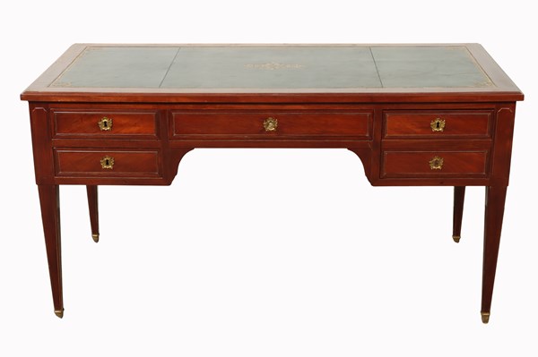 Lot 1 - PARTNERS DESK