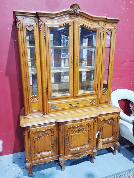 Lot 106 - BREAKFRONT BOOKCASE