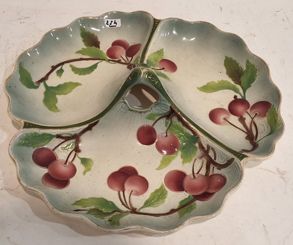 Lot 1240 - MAJOLICA PLATER