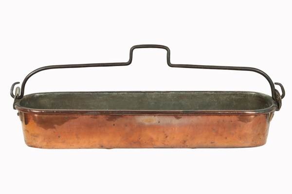 Lot 190 - COPPER FISH POACHER
