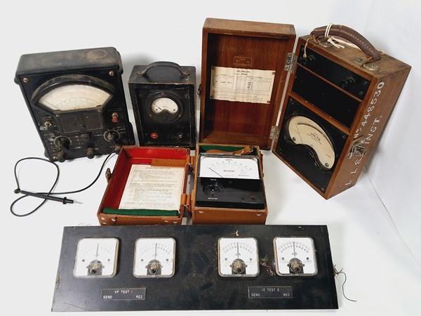 Lot 1229 - INSTRUMENTS