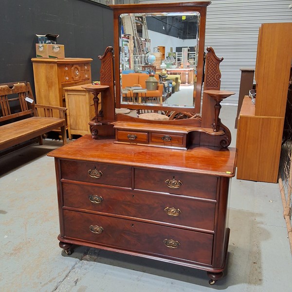 Lot 348 - DUCHESS DRESSING CHEST