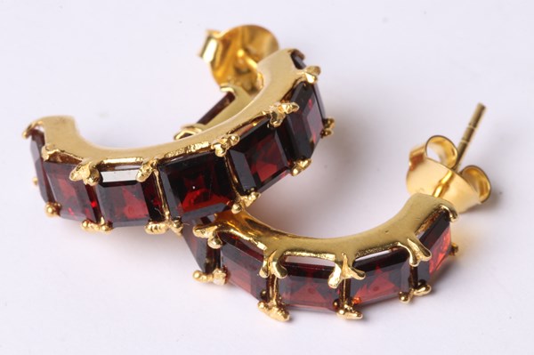 Lot 1002 - EARRINGS