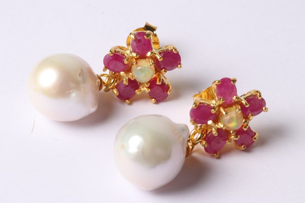 Lot 1006 - EARRINGS