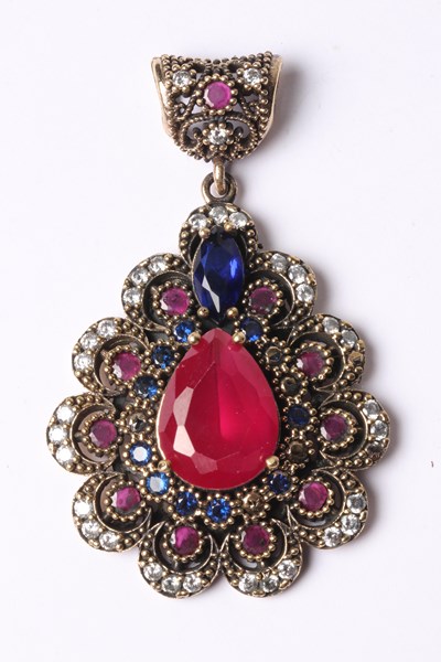 Lot 1016 - PENDANT