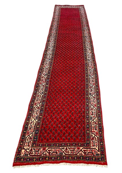 Lot 5 - SAROUGH RUNNER