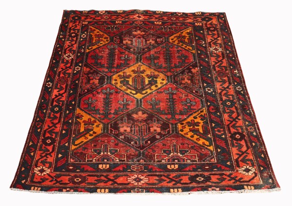 Lot 66 - BAKHTIYARI RUG