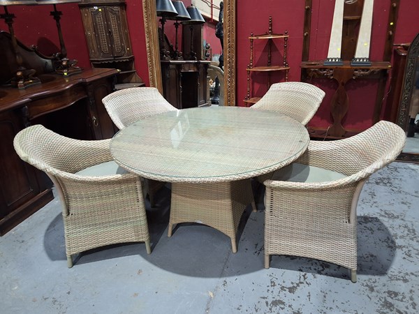 Lot 322 - OUTDOOR SUITE
