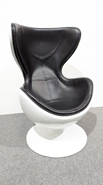Lot 351 - EGG CHAIR