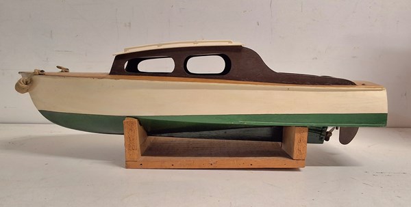 Lot 1251 - TOY BOAT
