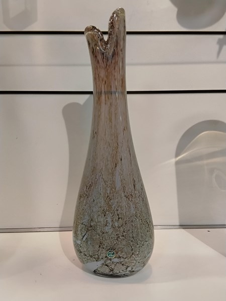 Lot 1261 - VASE